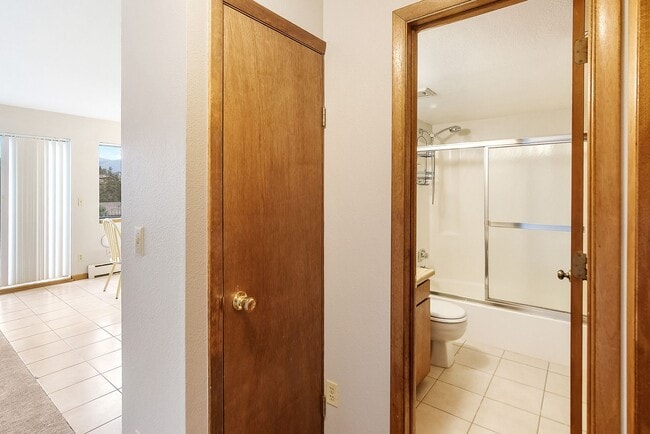 Building Photo - Year lease! Best deal in Silverthorne! HEA...