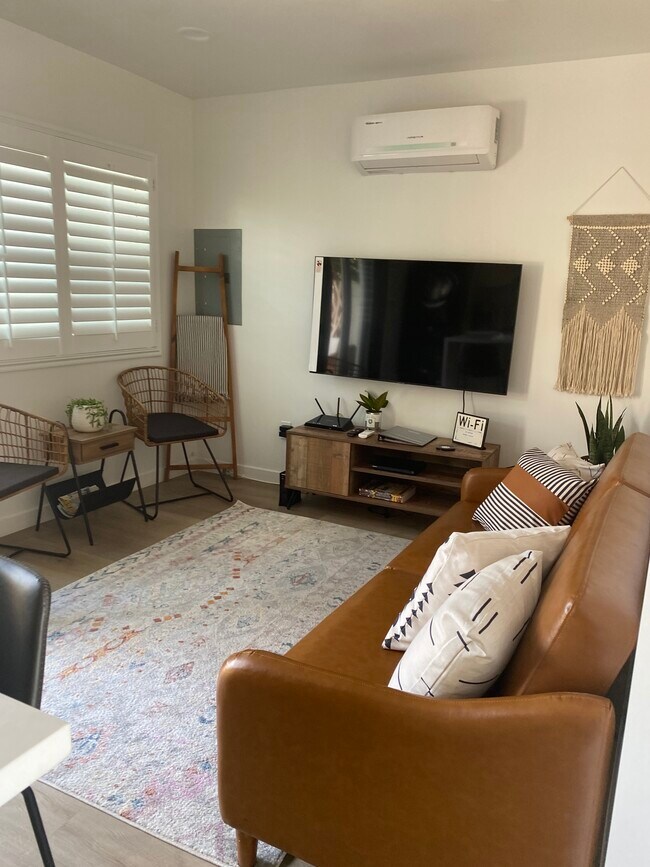 Living room - 1457 Loma Ave