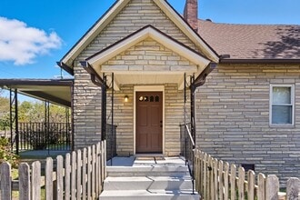 Building Photo - 2000 Washington Ave