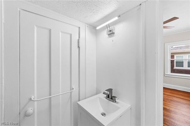 Building Photo - 867 East Blvd