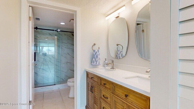 Building Photo - 300 Columbia Dr