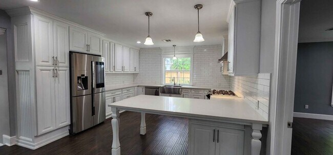 Building Photo - 105 Mable St