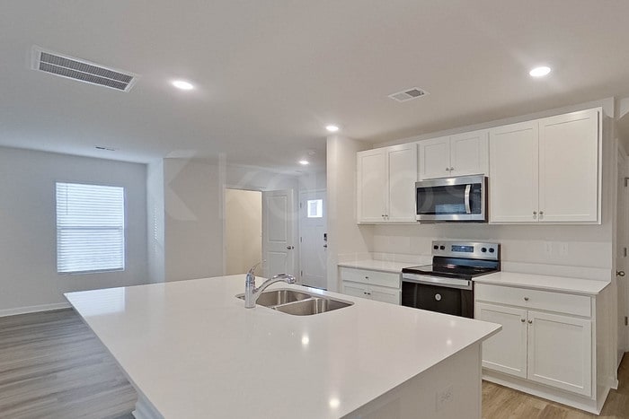 Building Photo - 117 Inez Ave