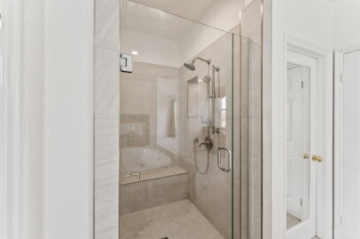Building Photo - Luxurious, 5450 SqFt,  5 Ensuite Bedrooms ...