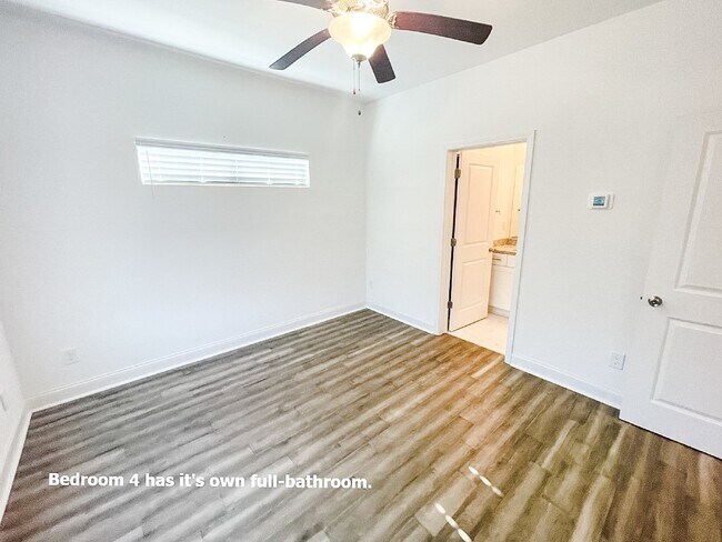 Building Photo - Pet Friendly End Unit Townhome