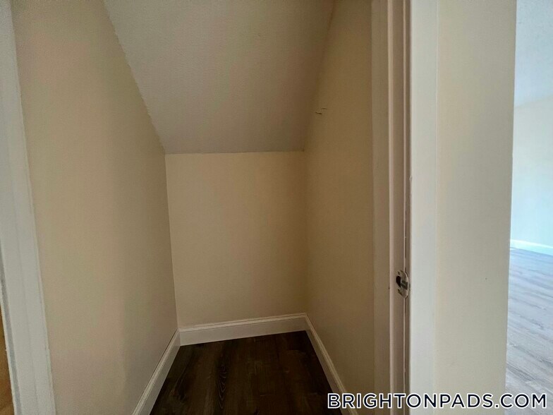 Building Photo - 150 N Beacon St