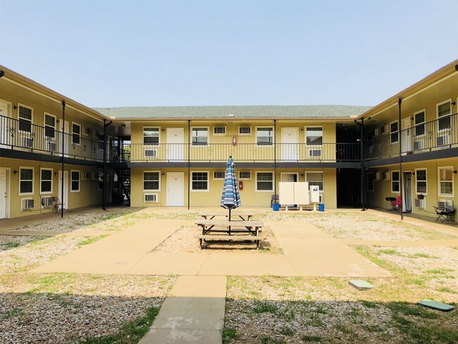 Building Photo - 3029 Lackland Rd