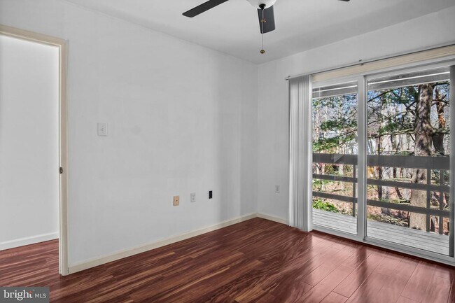 Building Photo - Headline:  Spacious & Updated Townhouse in Prime Reston Location