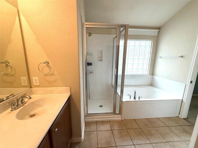 Building Photo - 11205 Mckinney Spring Dr