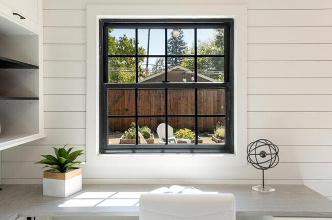 Building Photo - 381 McKendry Dr