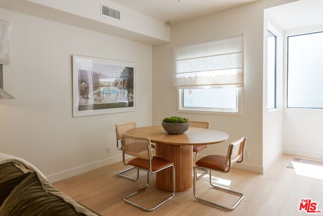 Building Photo - 8754 Dorrington Ave