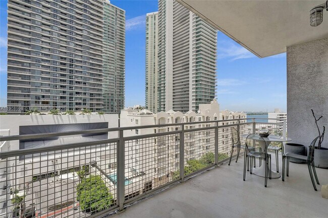 Building Photo - 444 NE 30th St