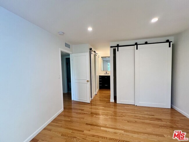 Building Photo - 2209 Summertime Ln