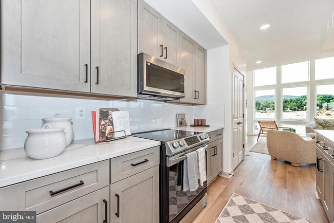 Building Photo - 710 Iron Frg Rd