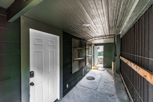 Building Photo - 210 Dewey St