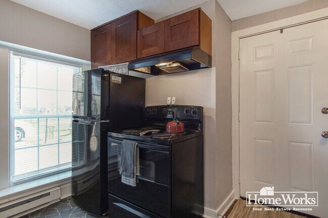 Building Photo - 601 W Lasalle Ave