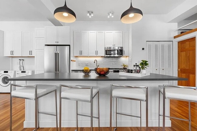 Building Photo - "Charming 1-Bed Retreat in Cambridge with ...