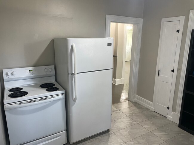 Building Photo - 237 University Ave