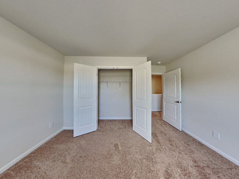 Building Photo - 279 Royal Mdw Dr