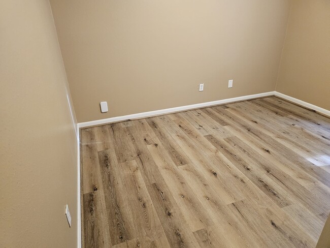 Building Photo - 2327 Shadbury Ct