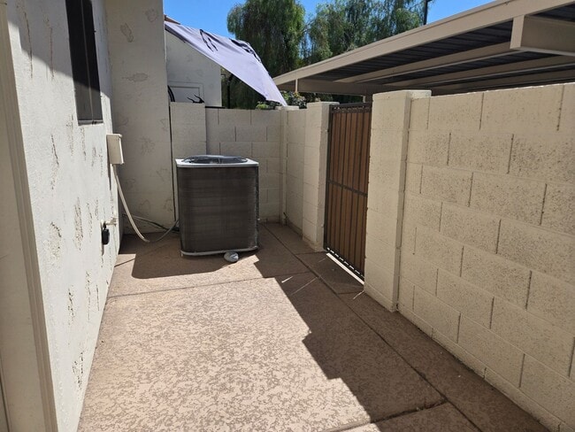 Building Photo - 3 Bedroom 2.5 Bathroom Sonoma Village Townhouse