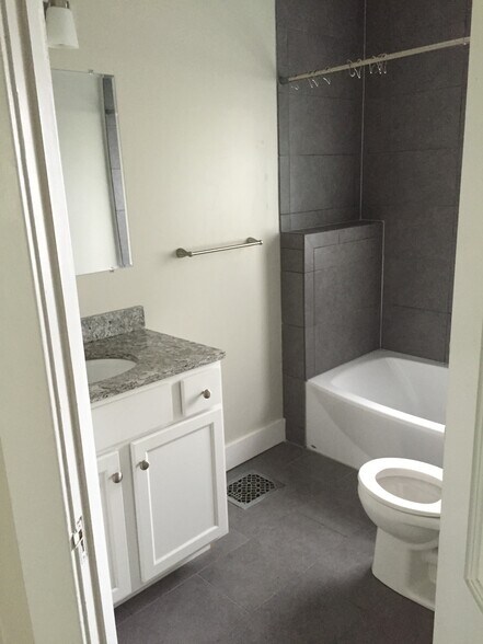 Building Photo - 1919 Plainfield Ave NE