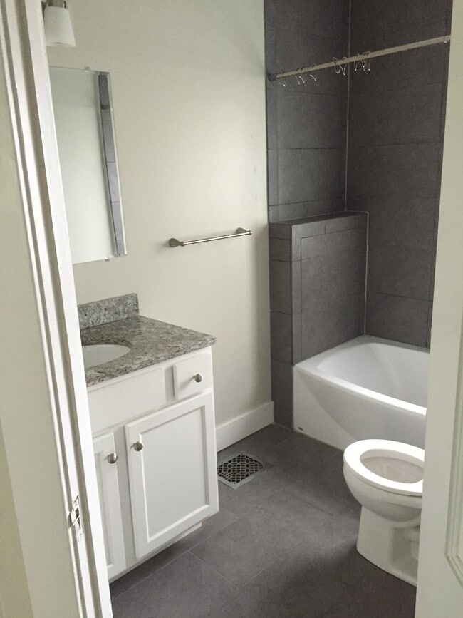 Building Photo - 1919 Plainfield Ave NE