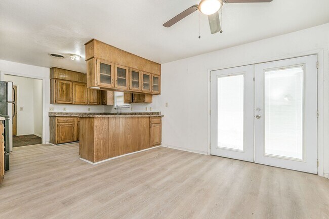 Building Photo - 3103 SW 27th Ave
