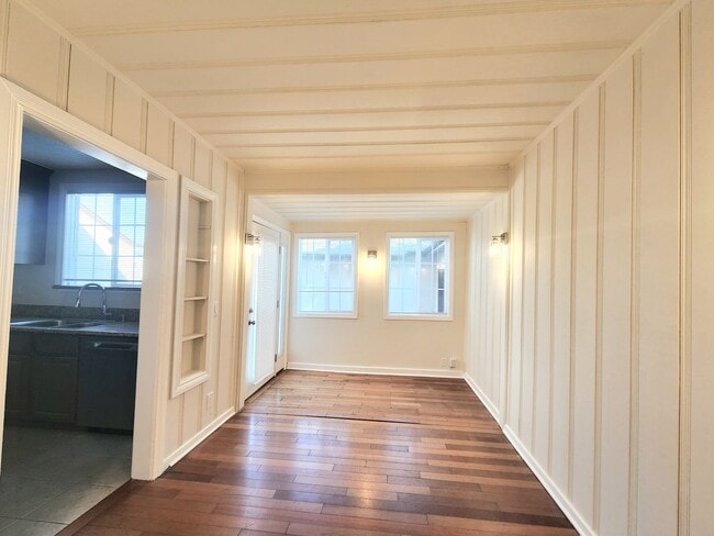 Building Photo - two bedroom duplex