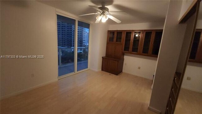 Building Photo - 5900 Collins Ave