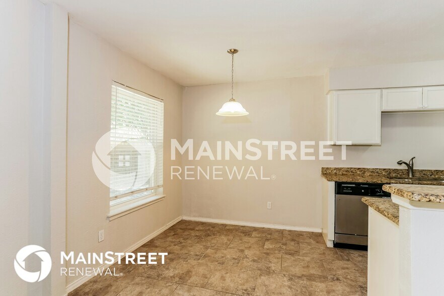 Building Photo - 817 Sandalwood Ln