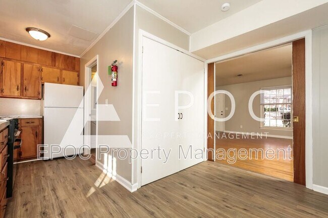 Building Photo - 1019 Cypress Dr