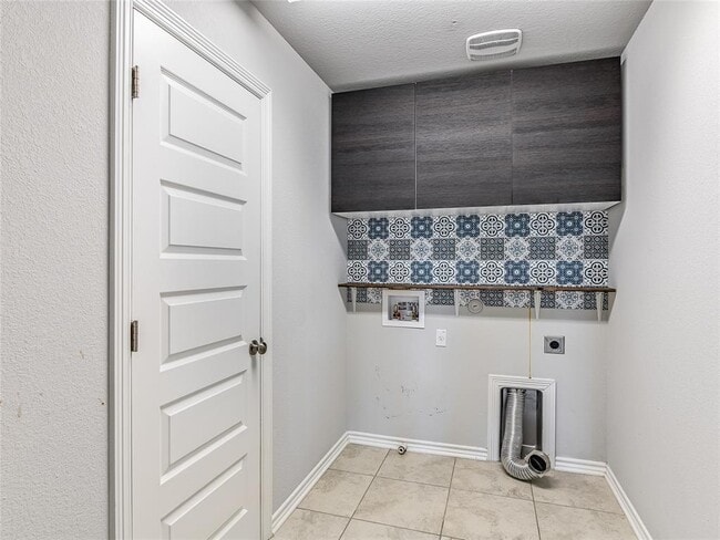 Building Photo - 120 Spanish Foal Trail