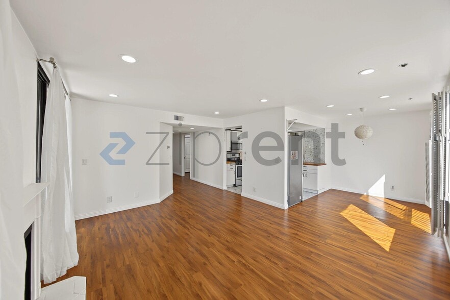 Building Photo - Unit 101