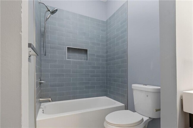 Building Photo - 325 Holderness St SW