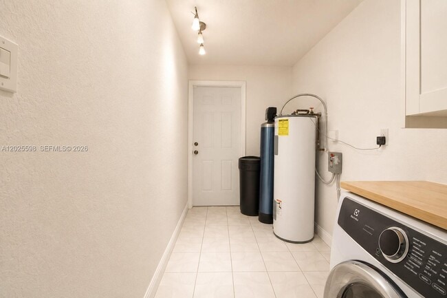 Building Photo - 9421 SW 150th St