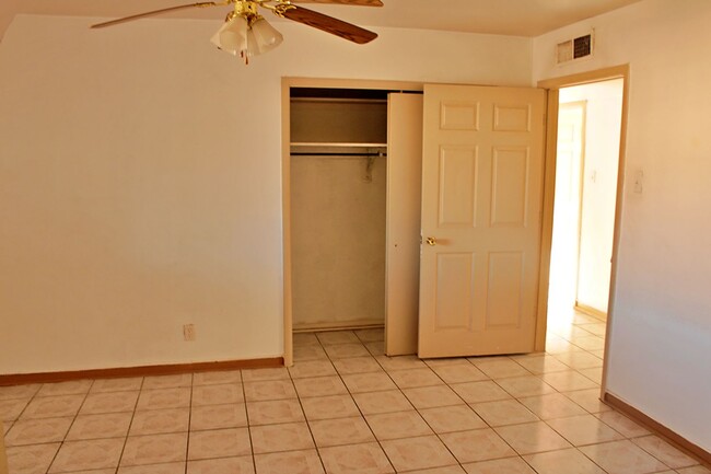 Building Photo - Spacious home Move-In Ready