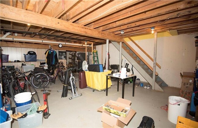 Building Photo - Condo in Bethlehem Township