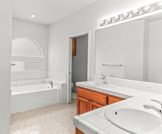 Building Photo - 2921 Garzellis Way