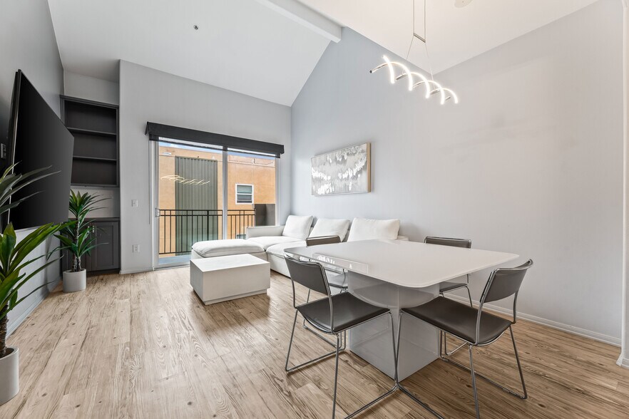 Building Photo - 4060 Glencoe Ave