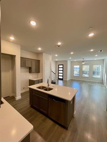 Building Photo - 4929 Barcelona Ave