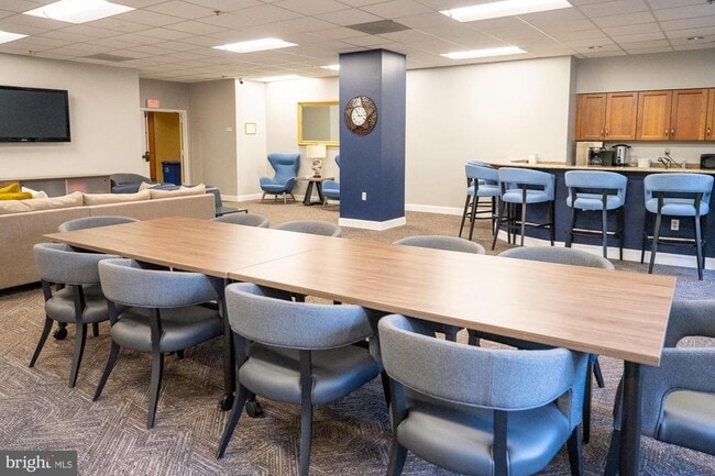 Building Photo - 1211 S Eads St