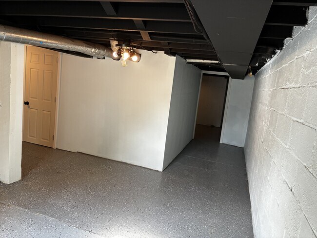 Building Photo - 3234 N Achilles St