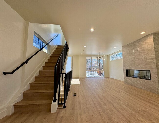 Building Photo - 1275-1279 Meade St