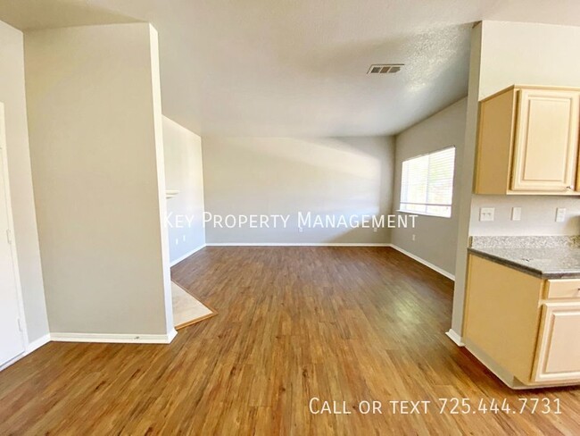 Building Photo - 3 BEDROOM 2 BATH CONDO WITH ATTACHED 2 CAR...