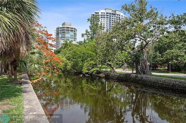 Building Photo - 924 SE 2nd St