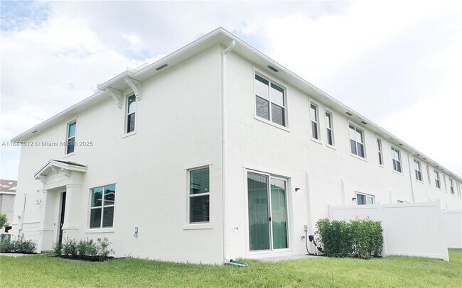 Building Photo - 400 SE Crossoak Ln