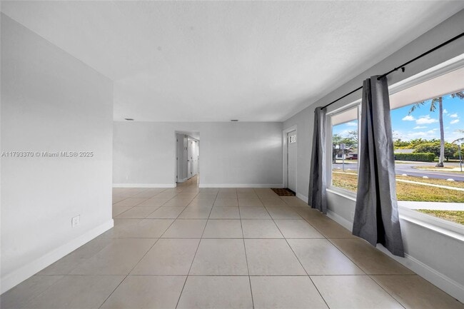 Building Photo - 8801 SW 17th St