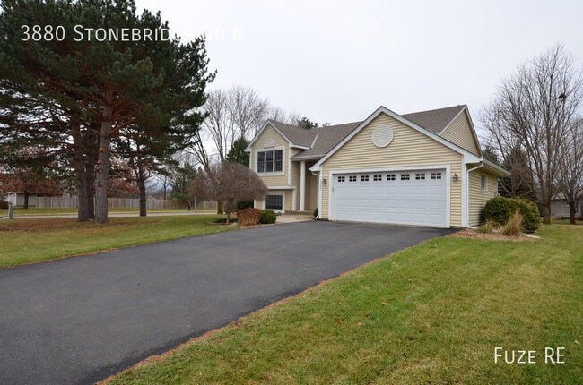 Building Photo - 3880 Stonebridge Dr N