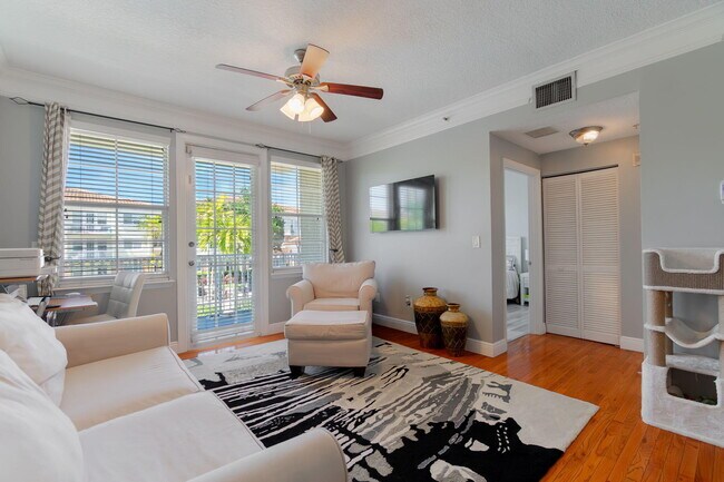 Building Photo - 9901 Baywinds Blvd